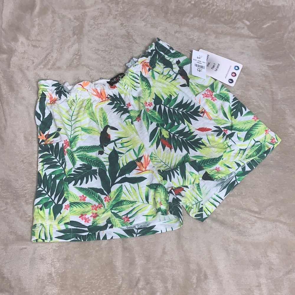 New w/ tags size S white & green shorts